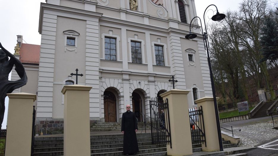 Proboszcz ks. Bogdan Spychaj zaprasza już w sobotę 6 grudnia na odpust z okazji ogłoszenia parafii pw. św. Mikołaja w Ujściu tytułem Sanktuarium Przelania Najdroższej Krwi Chrystusa. W galerii znajdziecie zdjęcia Ujskiej Kalwarii