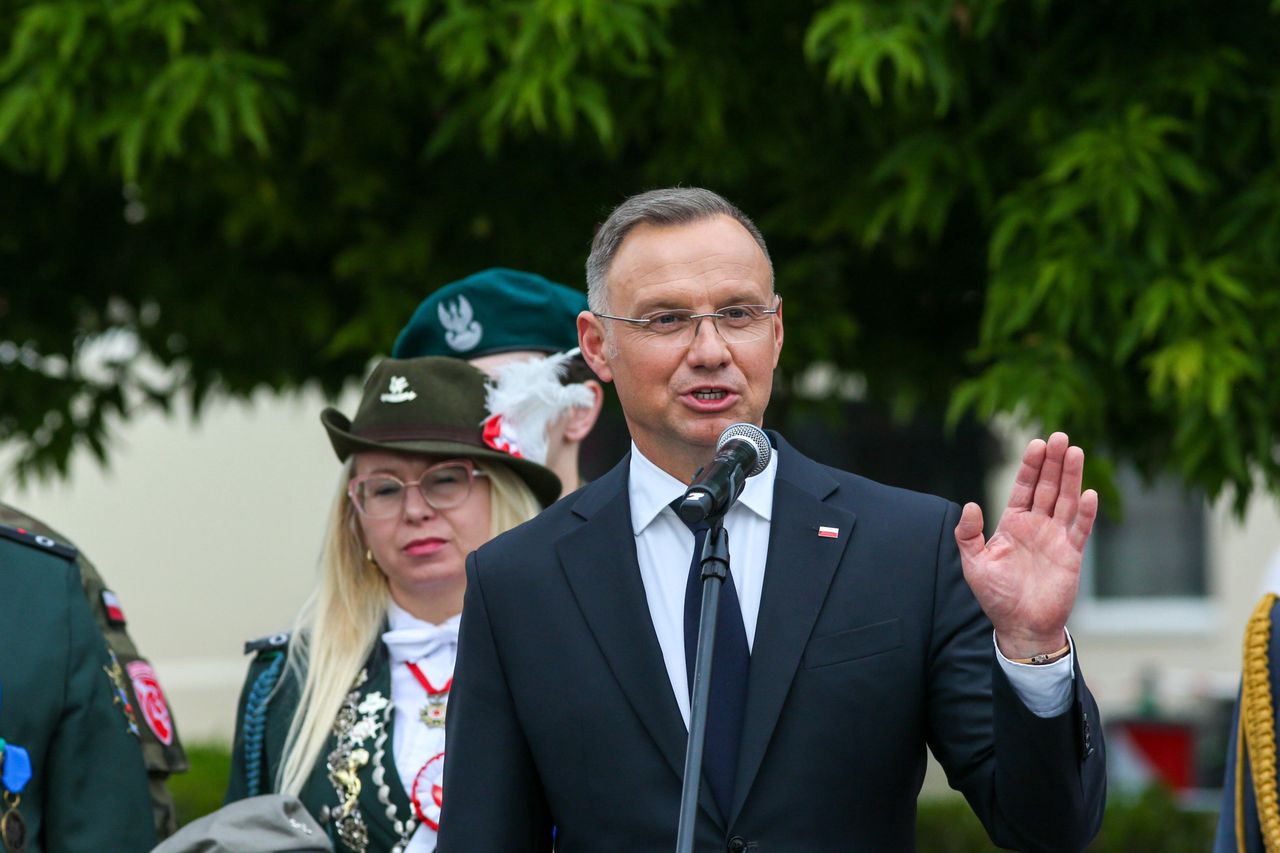 Duda grzmi. Mówi o "służalczych dziennikarzach"