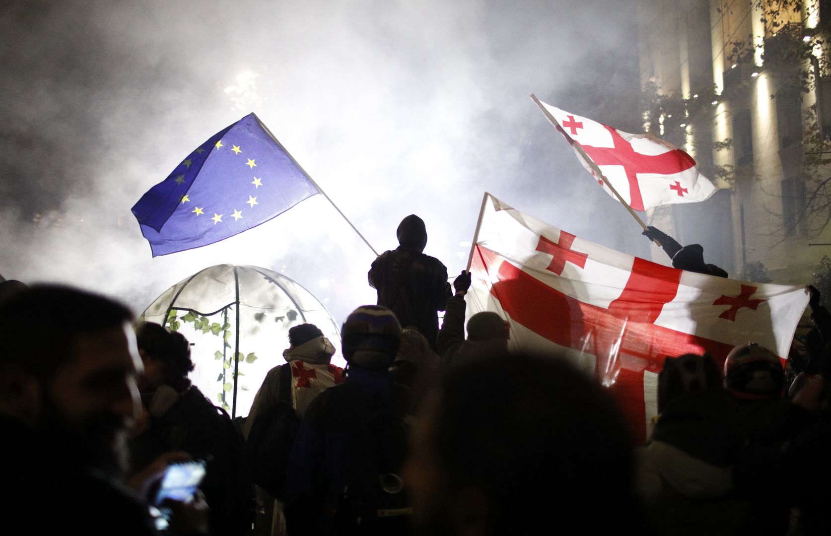 Georgian opposition protests in Tbilisi
epa11748861 Georgian opposition supporters wave EU and Georgian flags during a protest in front of Parliament building in Tbilisi, Georgia, early 30 November 2024. Thousands of pro-EU activists demonstrated in the Georgian capital of Tbilisi to protest against the country's ruling party decision to suspend accession talks with the European Union (EU) until the end of 2028.  EPA/DAVID MDZINARISHVILI 
Dostawca: PAP/EPA.
DAVID MDZINARISHVILI
demonstration, clash, rally, pro-EU, protest