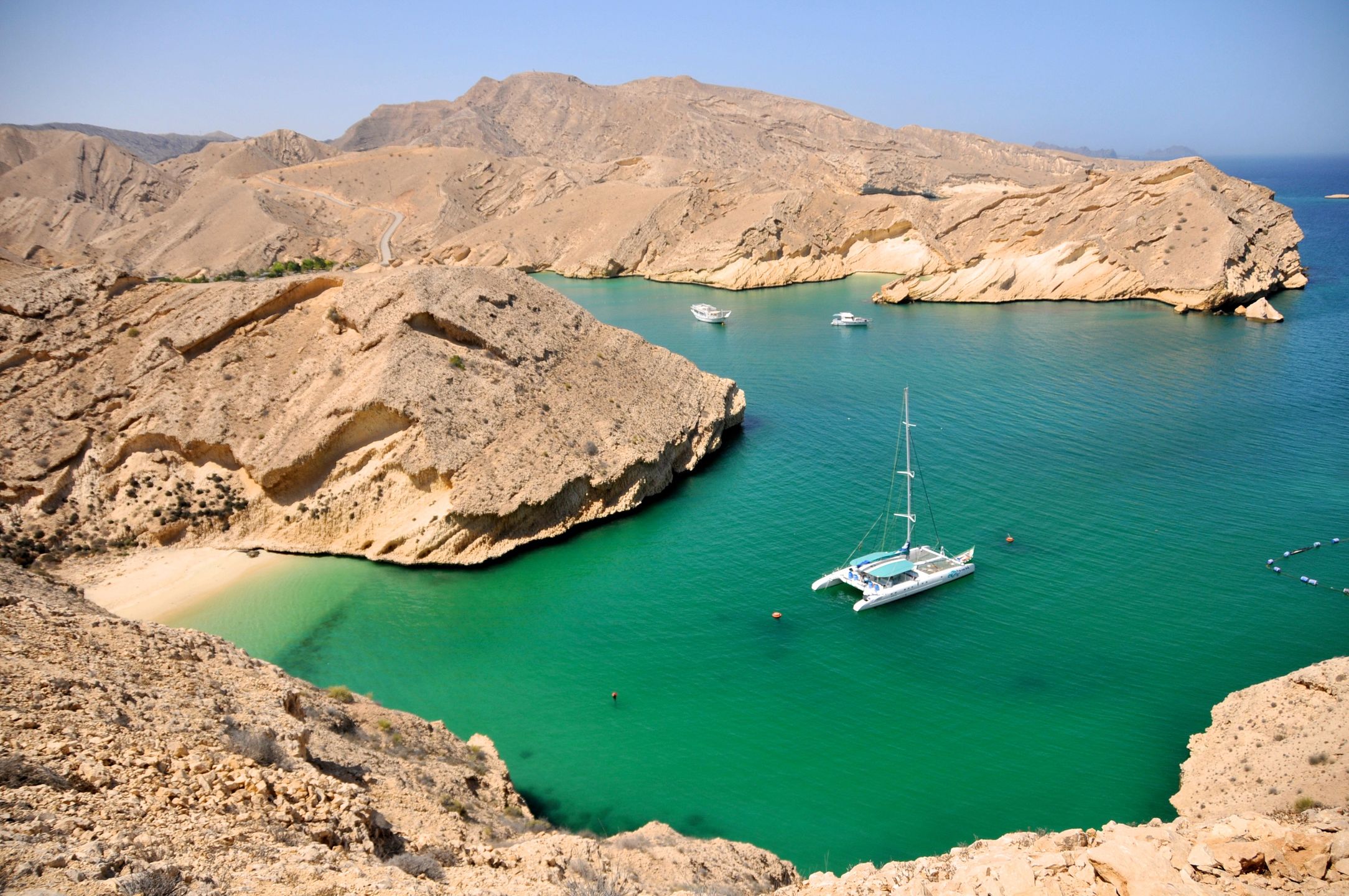 Oman kusi pięknym wybrzeżem
