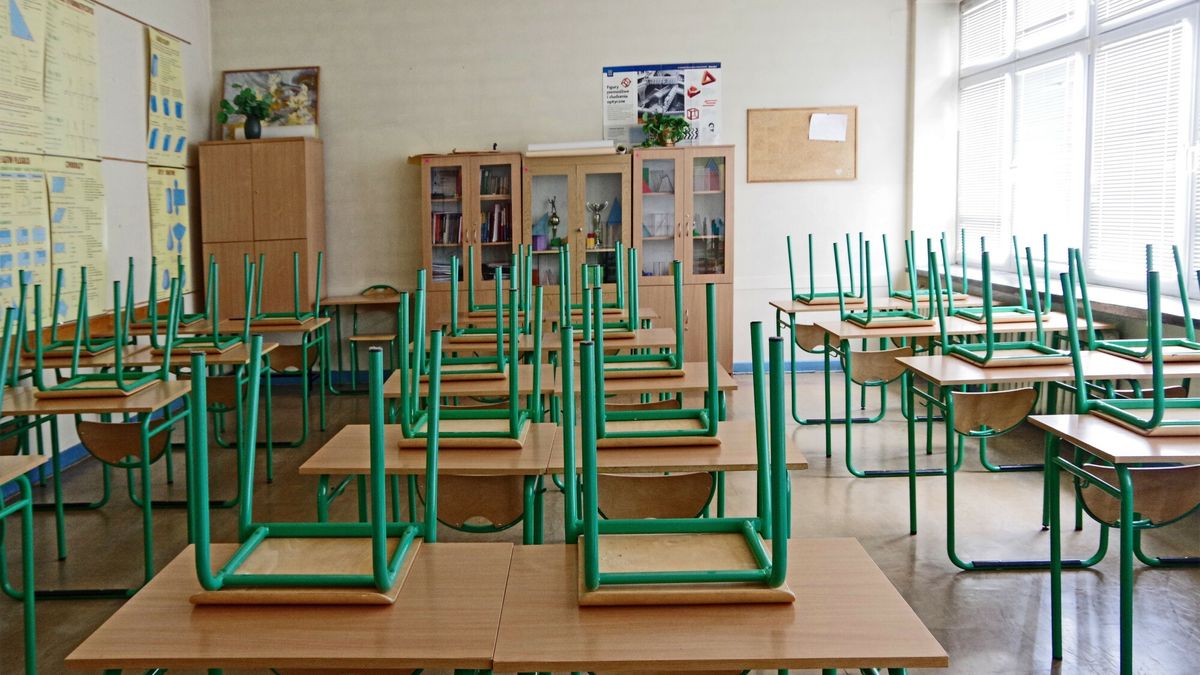 Stock Marek Bazak
PHOTO: ZOFIA I MAREK BAZAK / EAST NEWS 
Warszawa N/z szkola przygotowana na rozpoczecie nowego roku szkolnego
ZOFIA BAZAK