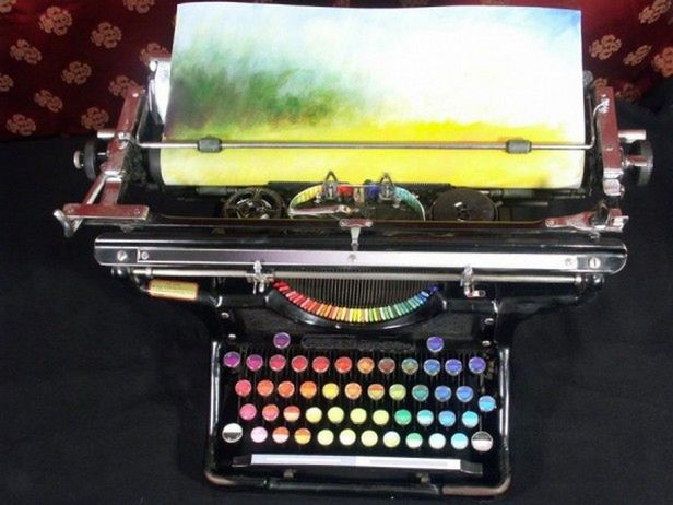 Chromatic Typewriter (Fot. This Is Colossal)