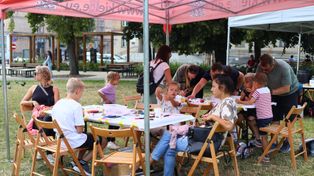 Piknik Strefy Młodzieżowej na Skwerze imienia Ireny Sendlerowej w Kielcach: warsztaty i debata