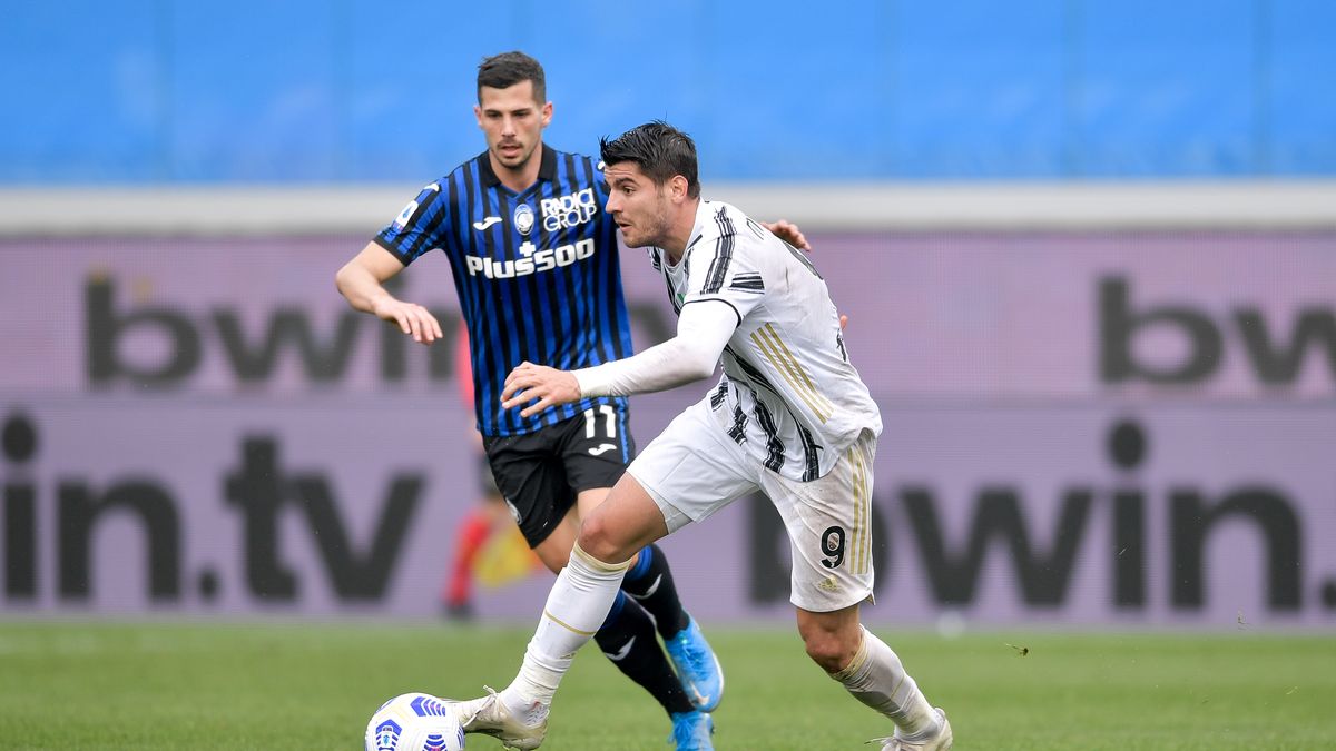 Alvaro Morata (przy piłce) w meczu Juventus - Atalanta