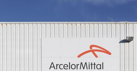 ArcelorMittal Poland zaproponował podwyżkę płac o 125 zł. Związki chcą ponad dwa razy więcej