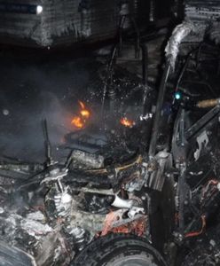 Pożar samochodu o napędzie elektrycznym. Pojazd doszczętnie spłonął