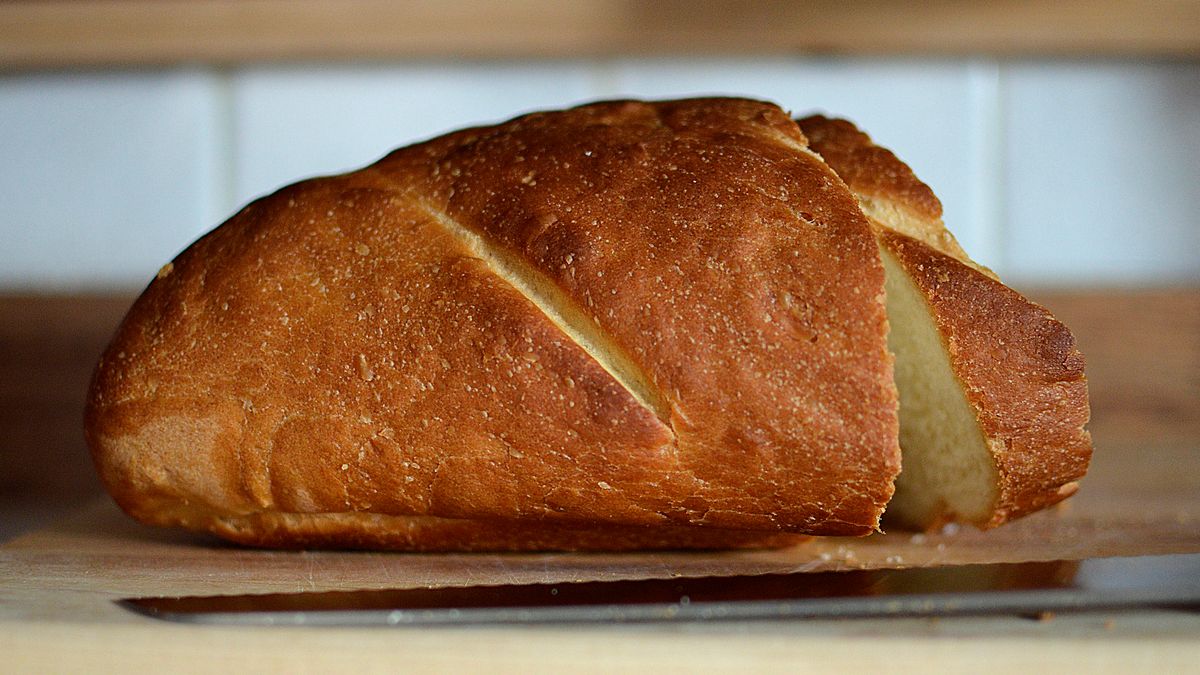 Białe pieczywo przygotowane z dodatkiem mleka o niskiej zawartości tłuszczu (2%)