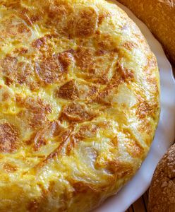 Tortilla de patatas Magdy Gessler – przepis na hiszpański omlet ziemniaczany