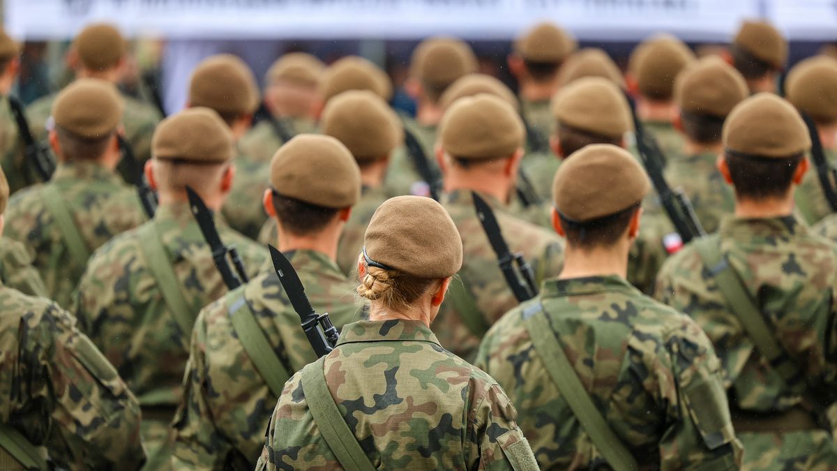 beret, zbiórka, wojskowa, wot, wroclaw, polska, wojska obrony terytorialnej, mundur, w berecie, czapka, nakrycie, wojna, karabin, uzbrojenie, grot, karabin grot, komandos, strzelec, grupa, armia, wojskowy, wojna na ukrainie, honor, poligon, rosja, stan, kolekcja, flaga, berety, walka, zielony, bagnet, bitwa, polskie, boje, uzbrojony, pistolet, kamuflaż, militarny, wojenny