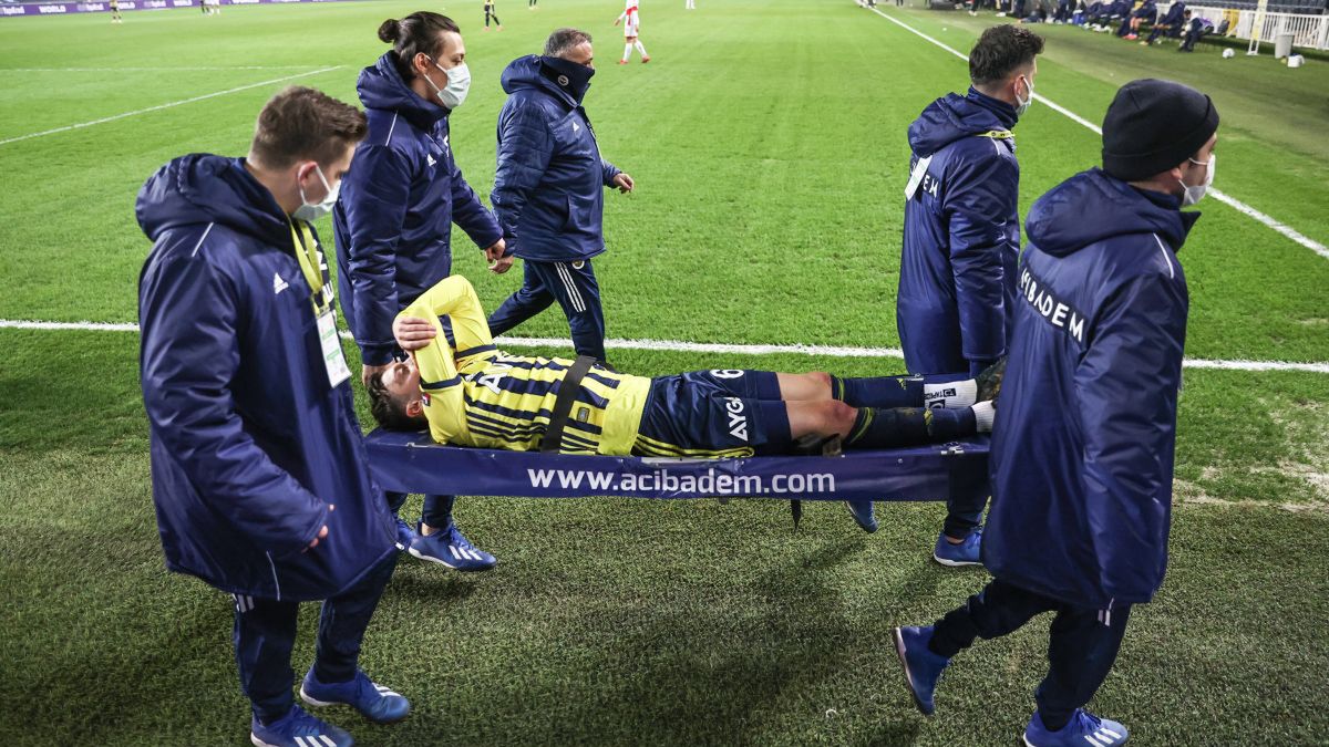 Mesut Oezil (Fenerbahce) kontuzjowany w meczu z Antalyaspor