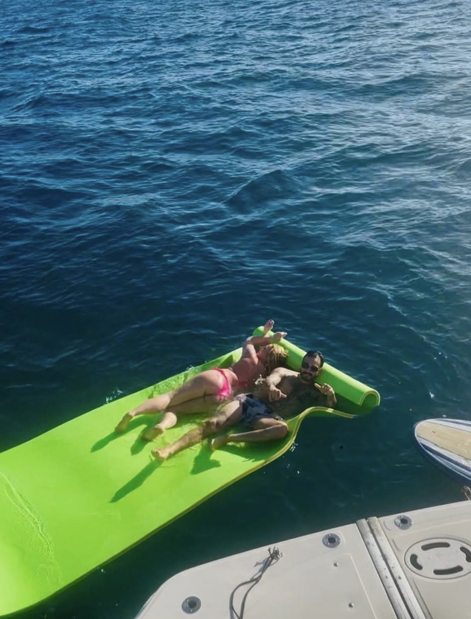 Britney Spears z nowym facetem na jachcie