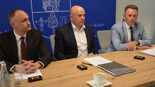 Kolno: Starosta przekazał dodatkowe środki na ZOL i okna na komendzie