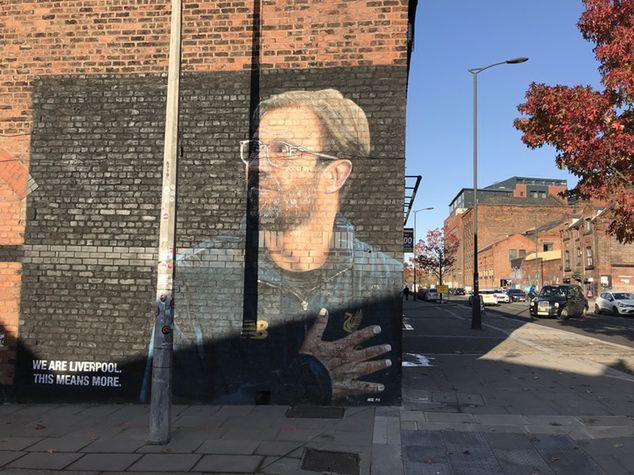 Mural Jurgena Kloppa przy ulicy Jamaica Street w Liverpoolu