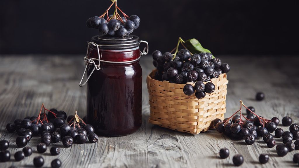 Aronia to skarbnica witamin i minerałów, korzystnie wpływających na zdrowie człowieka