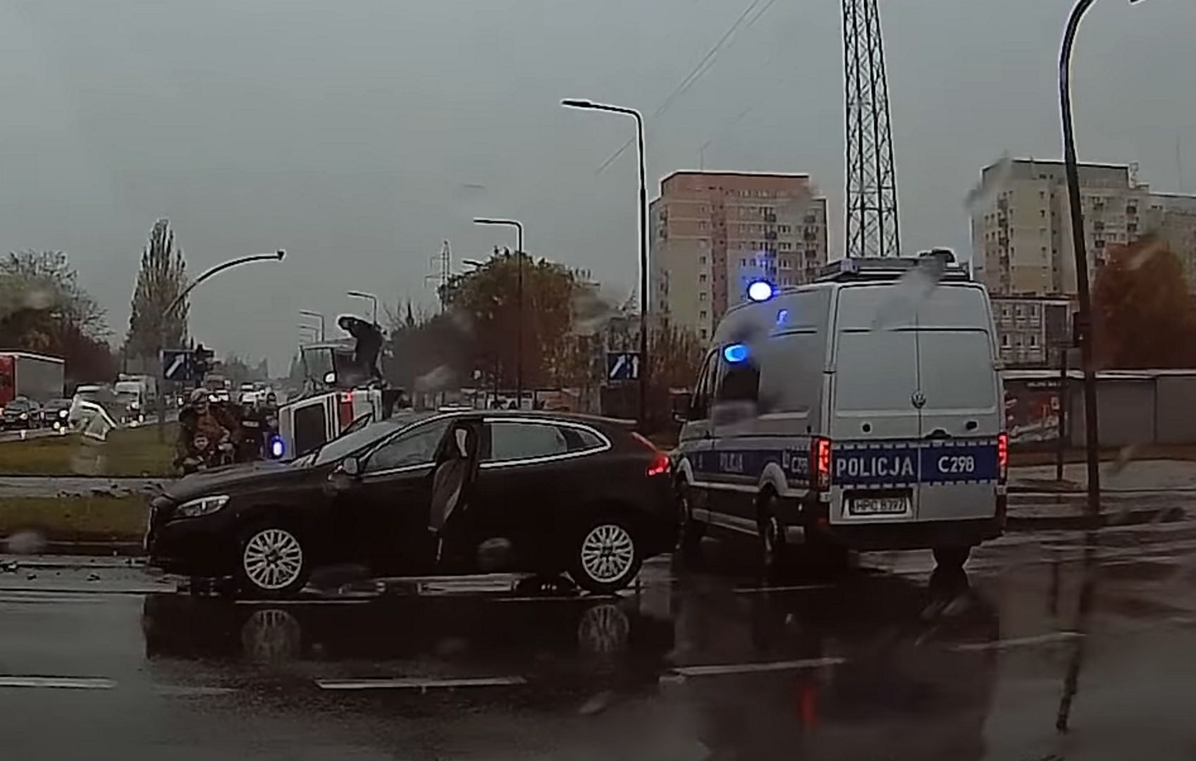 Wypadek ambulansu w Bydgoszczy. Opublikowano nagranie