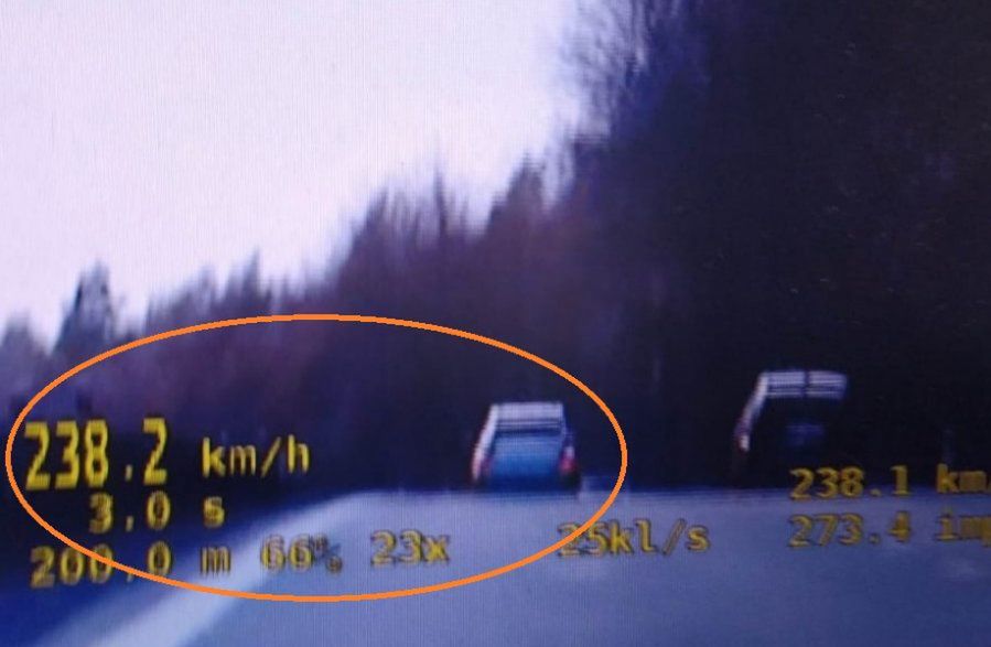 Prawie 240 km/h na liczniku. Tłumaczył, że "był mały ruch"