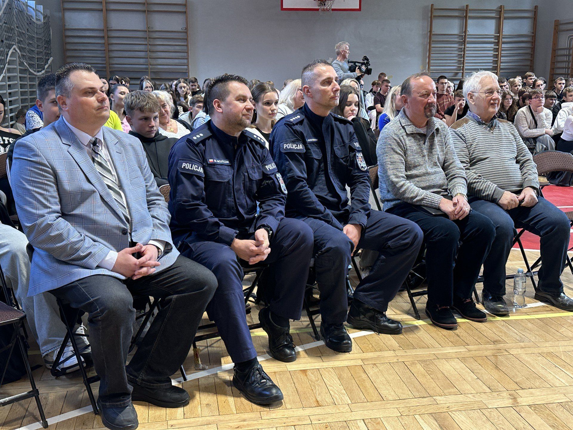 Serialowy &#34;Beton&#34; - policjant z &#34;Lombard. Życie pod zastaw&#34; spotkał się z uczniami III LO w Grudziądzu