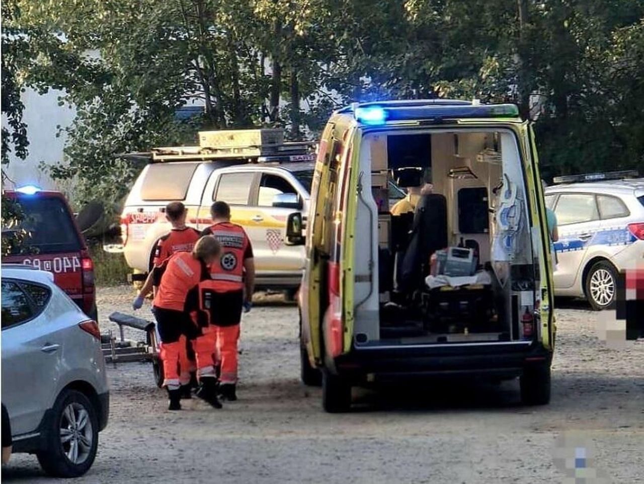 Legnica: Tragiczny wypadek w nieczynnym kamieniołomie. Mężczyzna utonął po upadku i uderzeniu głową w skałę