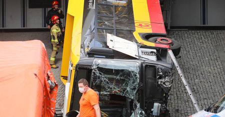 Warszawa. Wypadek autobusu na S8. Najnowsze informacje służb