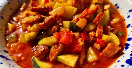 Zawsze sypię do leczo. Ma ciekawszy smak i przyjemny aromat