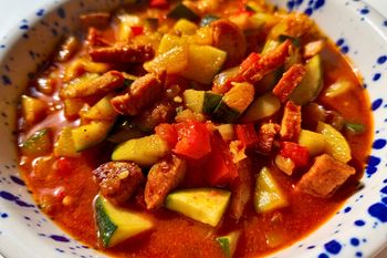 Zawsze sypię do leczo. Ma ciekawszy smak i przyjemny aromat