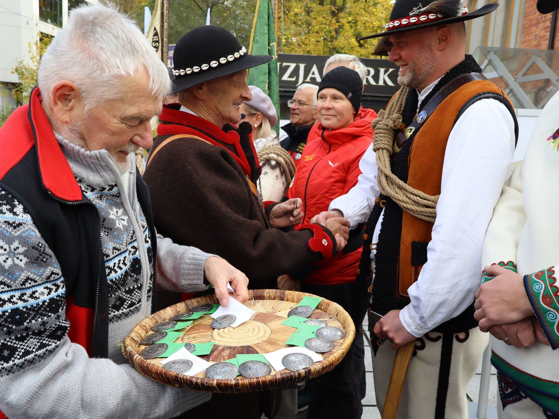 Pasowanie nowych przewodników tatrzańskich w Zakopanem