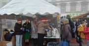 Bytom: Kolędowanie ze Świątecznym Barszczem przyciągnęło tłumy. 600 litrów barszczu i tysiące uszek