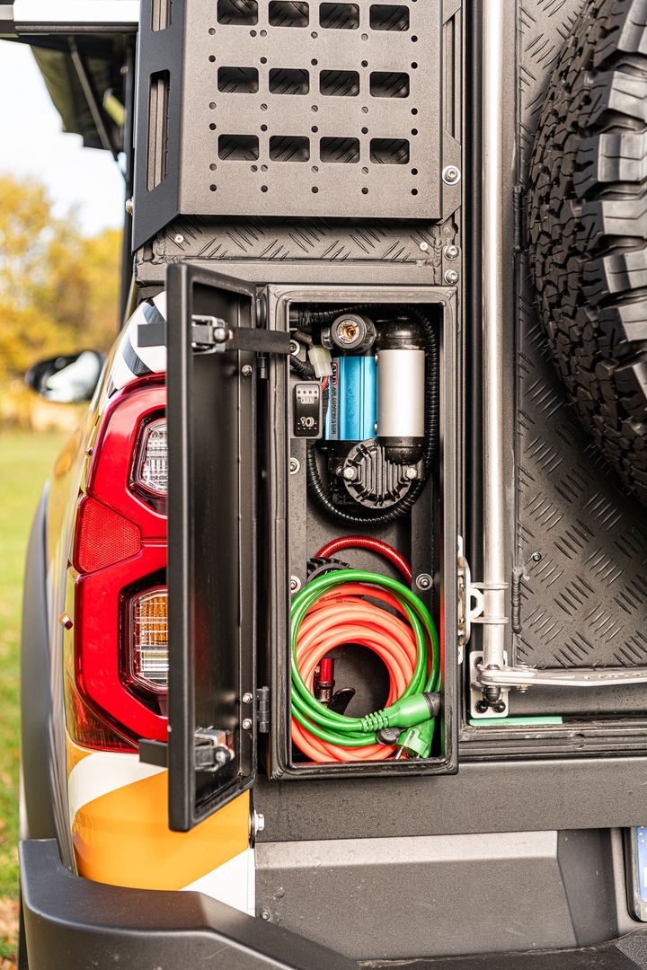 Toyota Hilux by Rayo Off Road Centrum