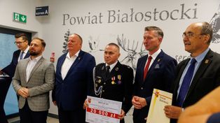 Białystok: Powiatowe dotacje dla jednostek OSP. Druhowie odebrali symboliczne czeki