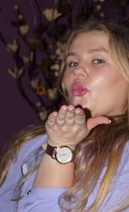 Kinga Zawodnik pokazuje zdjęcia z młodości