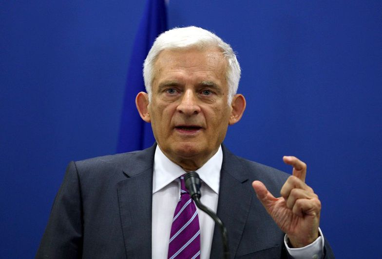 Buzek: zniesienie roamingu nie może rujnować operatorów