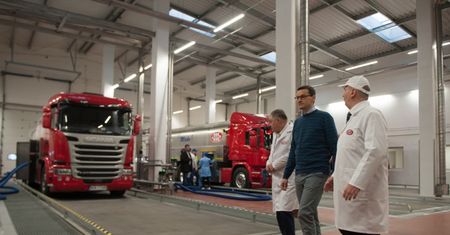 "Patriotyzm Polski dotyczy również polskich produktów". Premier apeluje do zagranicznych sieci