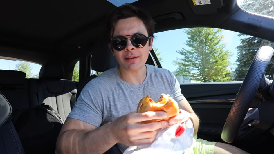 W ciągu dwóch dni spożył 16 tys. kalorii. Konsekwencje go przeraziły