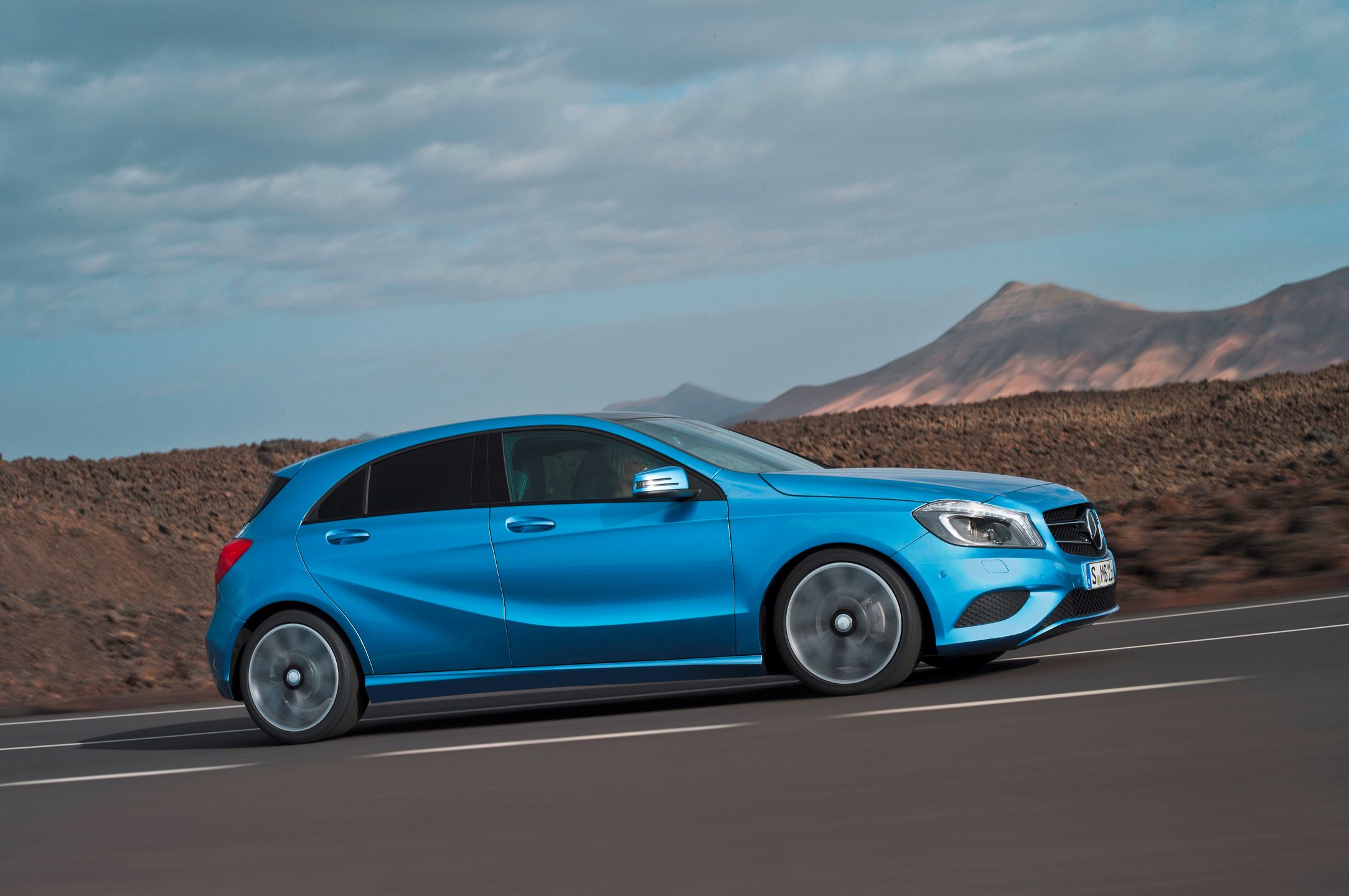 A 180 CDI mit Night Paket, SÃ¼dseeblau Metallic, innen: schwarz-weiss (W 176) 2012
