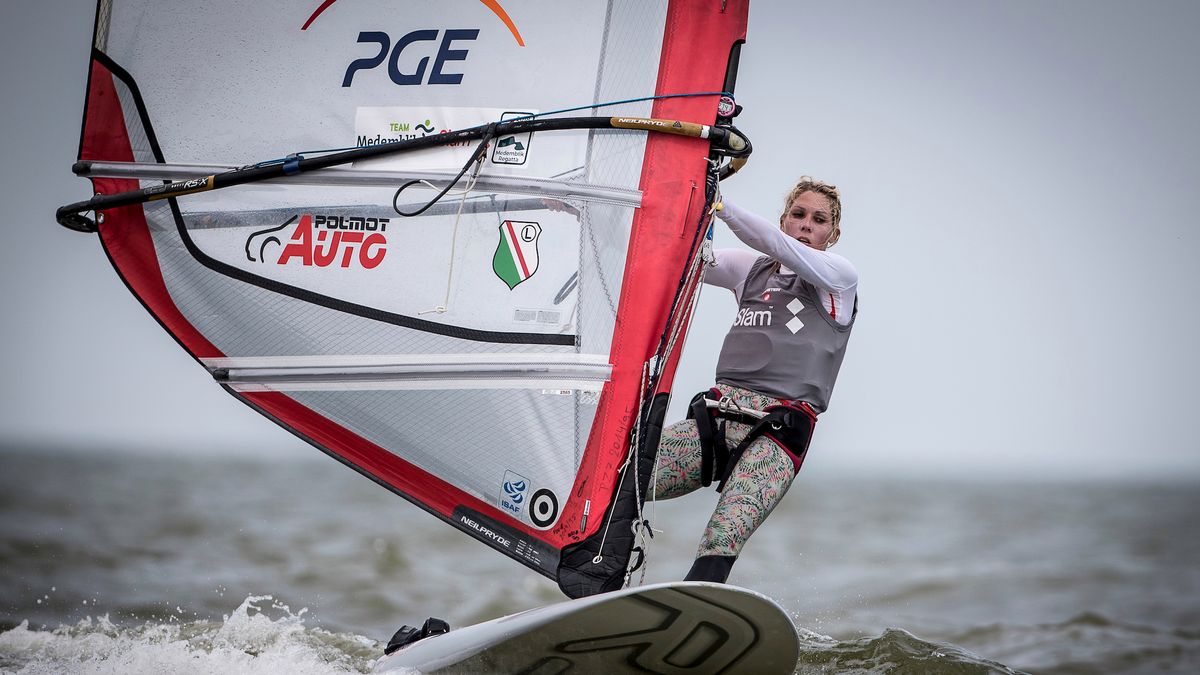 Zdjęcie okładkowe artykułu: Materiały prasowe / Sander van der Borch / medemblikregatta.org / Na zdjęciu: Zofia Klepacka w olimpijskiej klasie RS:X