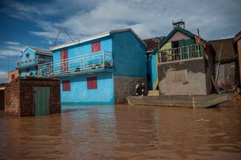 Cyklon uderzył w rajską wyspę. Zginęło co najmniej 20 osób