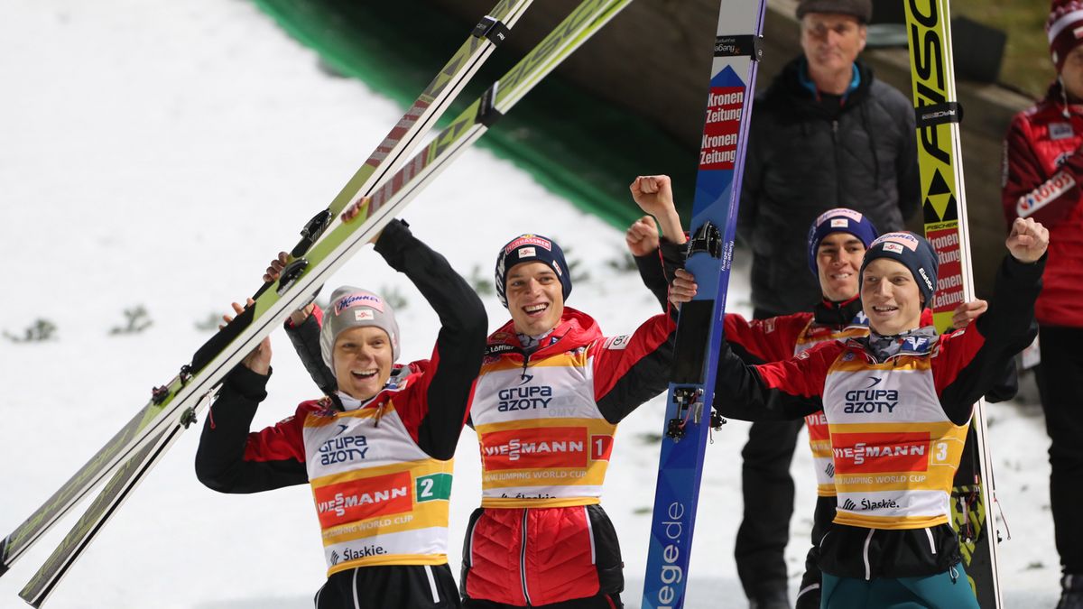 Austriacy cieszą się zwycięstwa Od lewej: Daniel Huber, Phillip Aschenwald, Stefan Kraft i Jan Hoerl