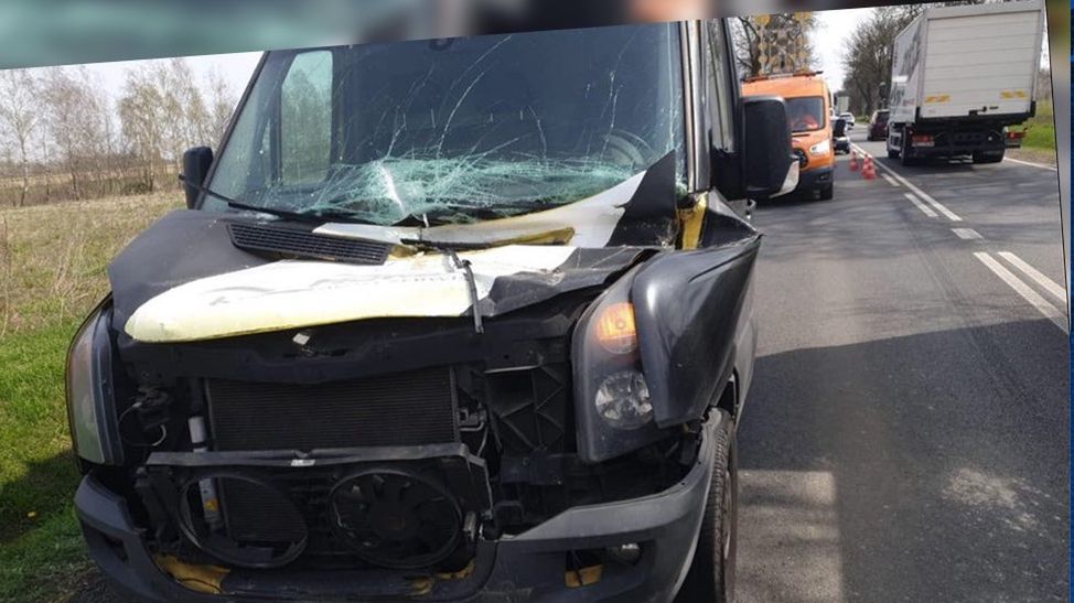 Facebook / Orzeł Łódź / Na zdjęciu: rozbity bus zawodników Orła Łódź