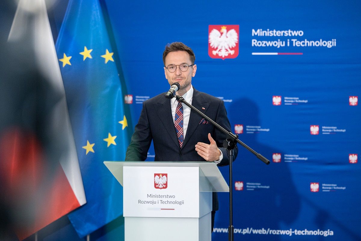 Szef resortu rozwoju i technologii Waldemar Buda podczas konferencji na temat programu Mieszkania bez wkładu własnego
