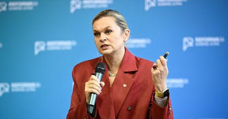 Nowacka w ogniu pytań posłanek PiS. Co z ubiorami w szkołach?