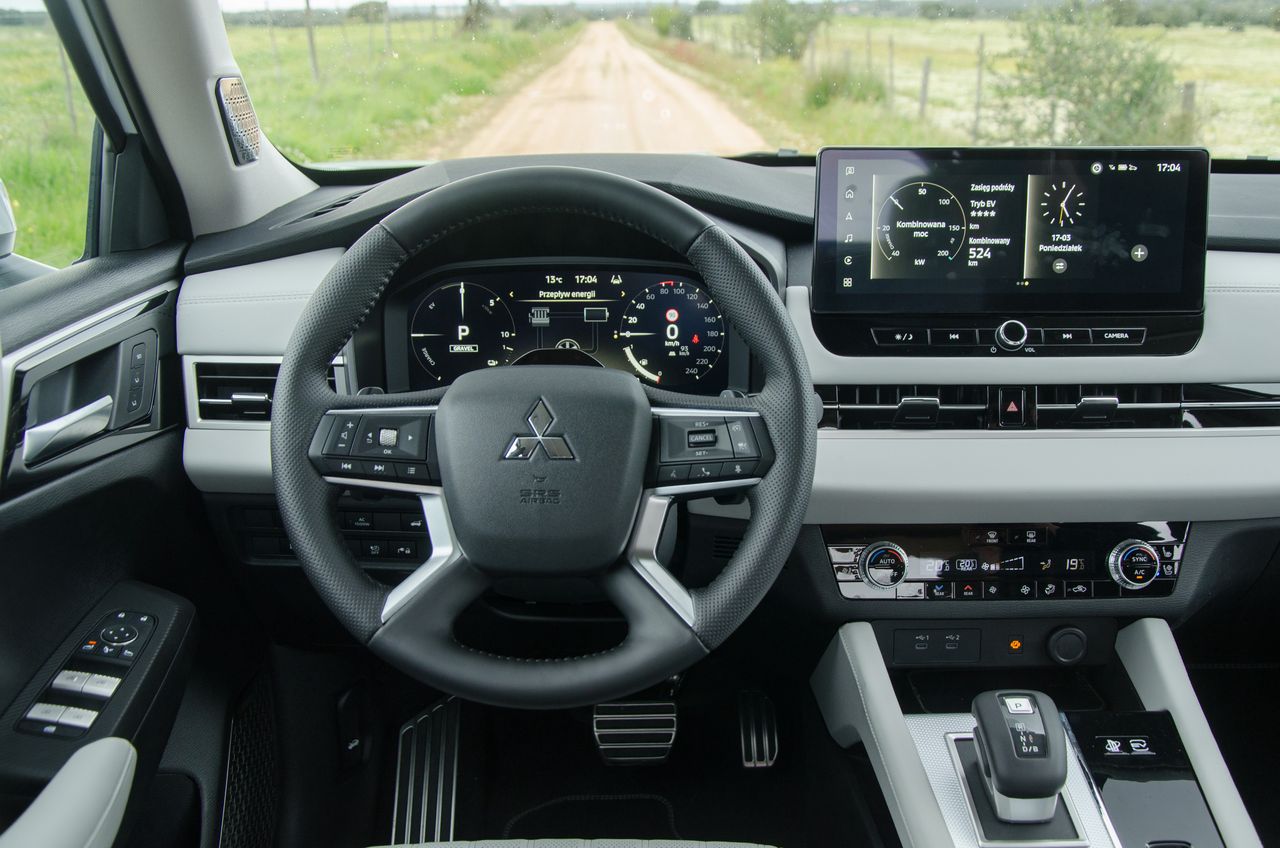Mitsubishi Outlander PHEV (2025)