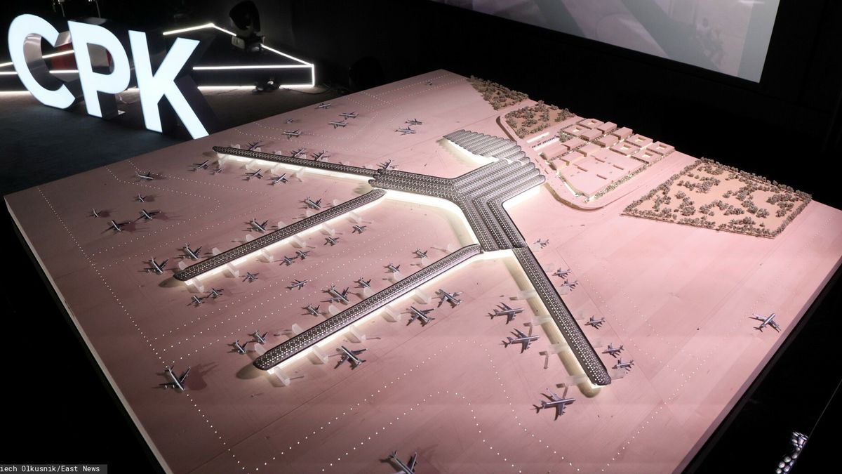 Prezentacja koncepcji architektonicznej CPK
Fot. Wojciech Olkusnik/East News, Warszawa, 06.07.2023. Konferencja prasowa Centralnego Portu Komunikacyjnego ws. prezentacji koncepcji architektonicznej terminala lotniska CPK i dworca kolejowego.
Wojciech Olkusnik