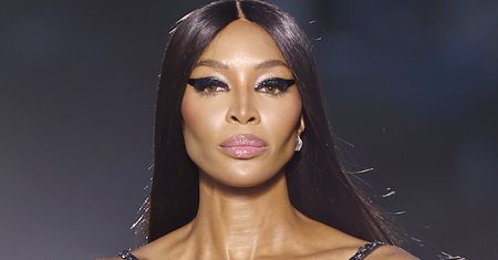 Wszyscy patrzyli tylko na nią. Tak Naomi Campbell paradowała po wybiegu