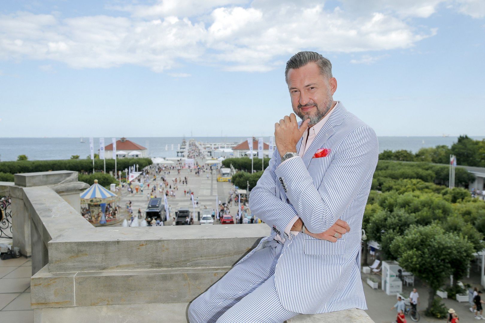 Prowadzący Dzień dobry TVN stworzył również domowe biuro, z którego pracował m.in. w czasie pandemii Covid-19. Zobacz, jak wyglądają wnętrza domu Marcina Prokopa &gt;&gt;&gt;