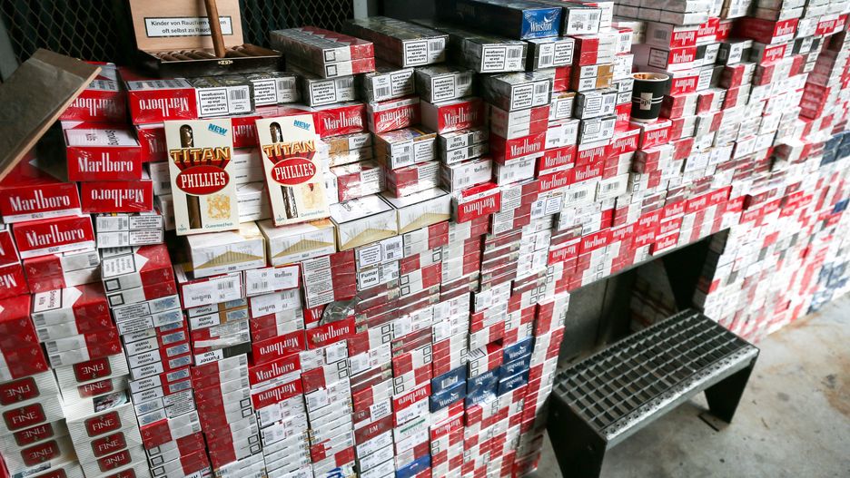 Niemcy. Polacy skazani za nielegalną produkcję papierosów