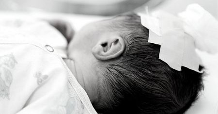15-miesięczna dziewczynka zmarła w trakcie snu. Wszystko przez plaster przeciwbólowy
