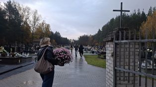 Skierniewice: Zaduszkowa atmosfera na cmentarzu na Rawce. Trwają ostatnie przygotowania przed 1 listopada