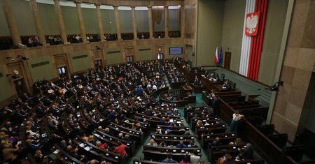 Nowy sondaż. Spada poparcie dla Zjednoczonej Prawicy