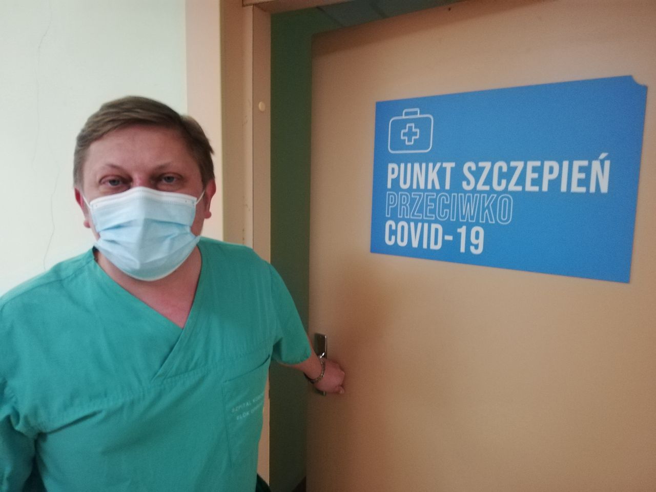 Byliśmy w punkcie szczepienia COVID-19. ”30 dawek na jeden punkt szczepień to absurd”