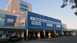 Legnica: Pasażerka autobusu szarpała i kopała kierowców oraz ratowników medycznych. Trafiła do aresztu